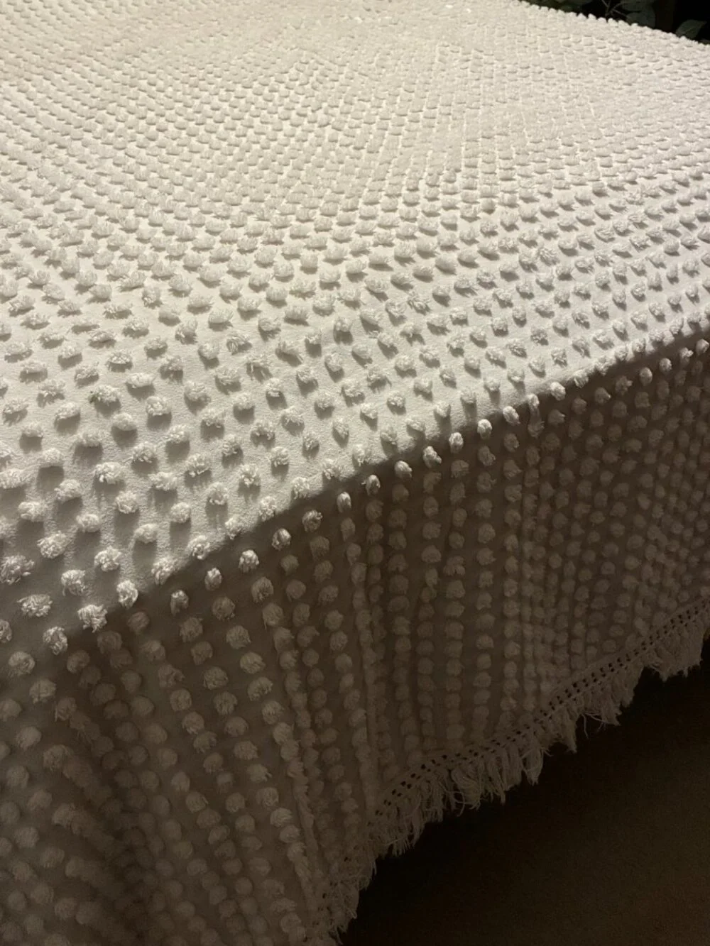 White Chenille Hobnail Bed Spread Queen
